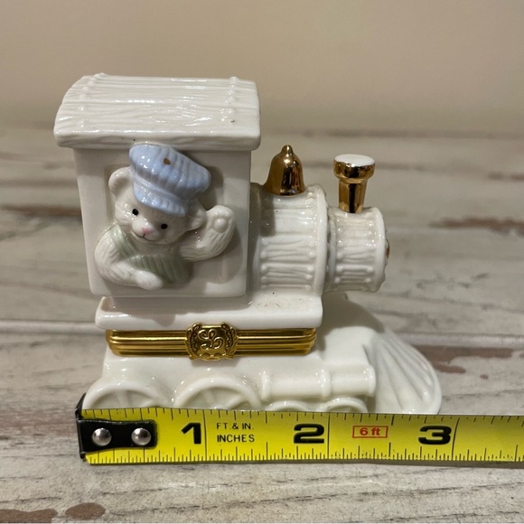 Lenox Treasures All Aboard Train Trinket Box with Train Charm - Picture 9 of 9
